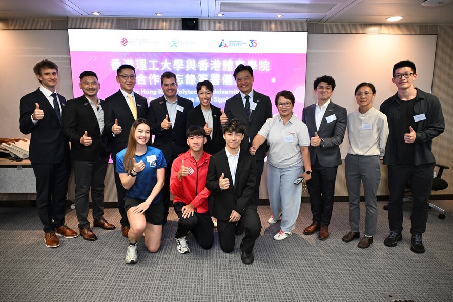 <p>Student athletes (front row) attended the signing ceremony to show their support for the collaboration between the HKSI and PolyU in advancing sports and musculoskeletal physiotherapy.</p>
